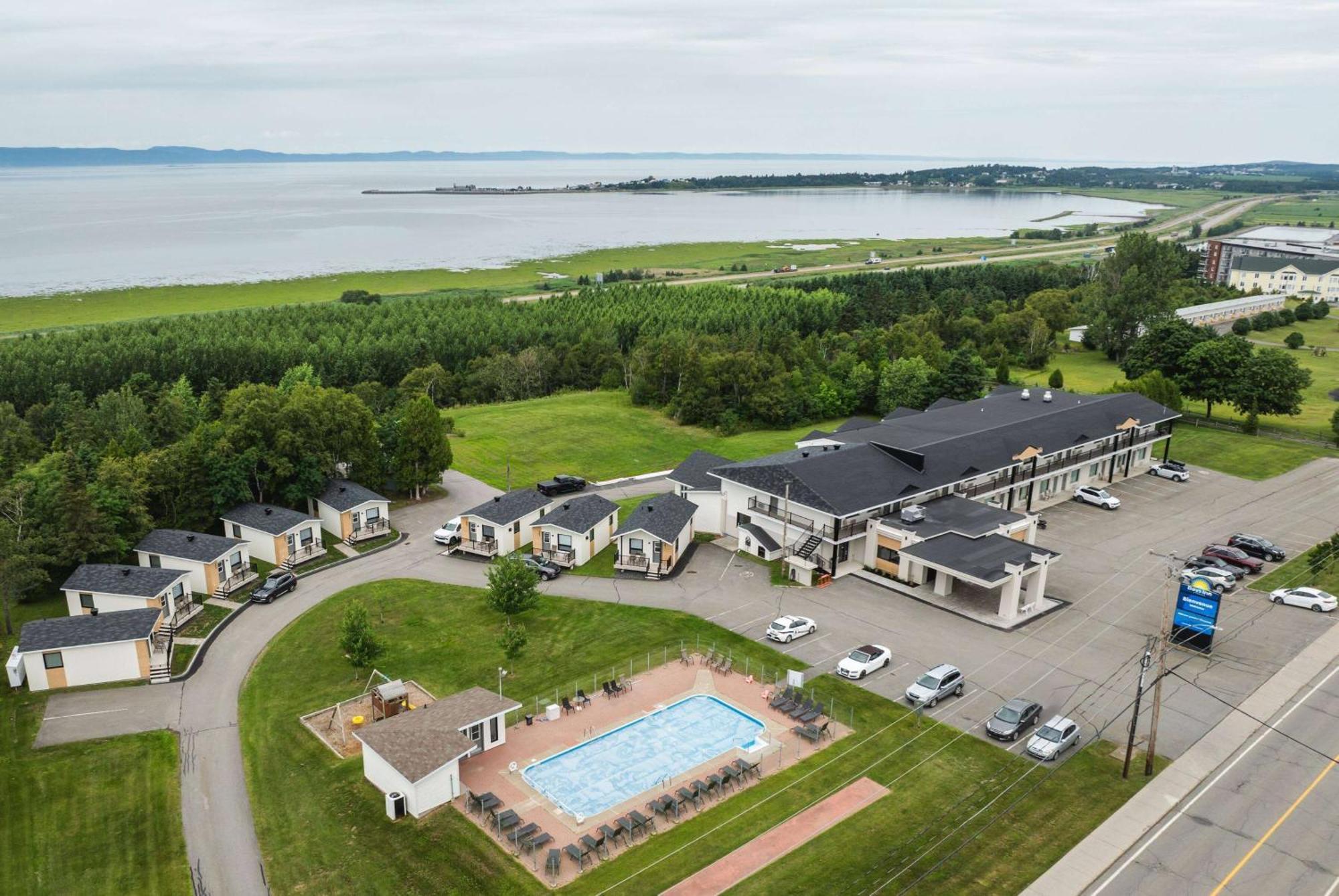Days Inn By Wyndham Riviere-Du-Loup Exterior photo