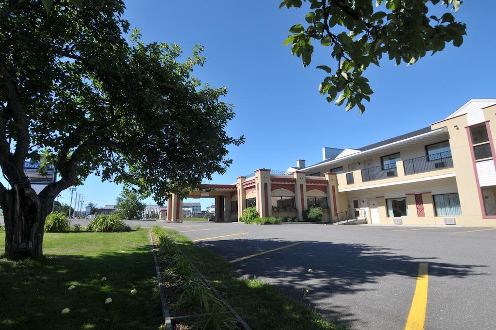 Days Inn By Wyndham Riviere-Du-Loup Exterior photo